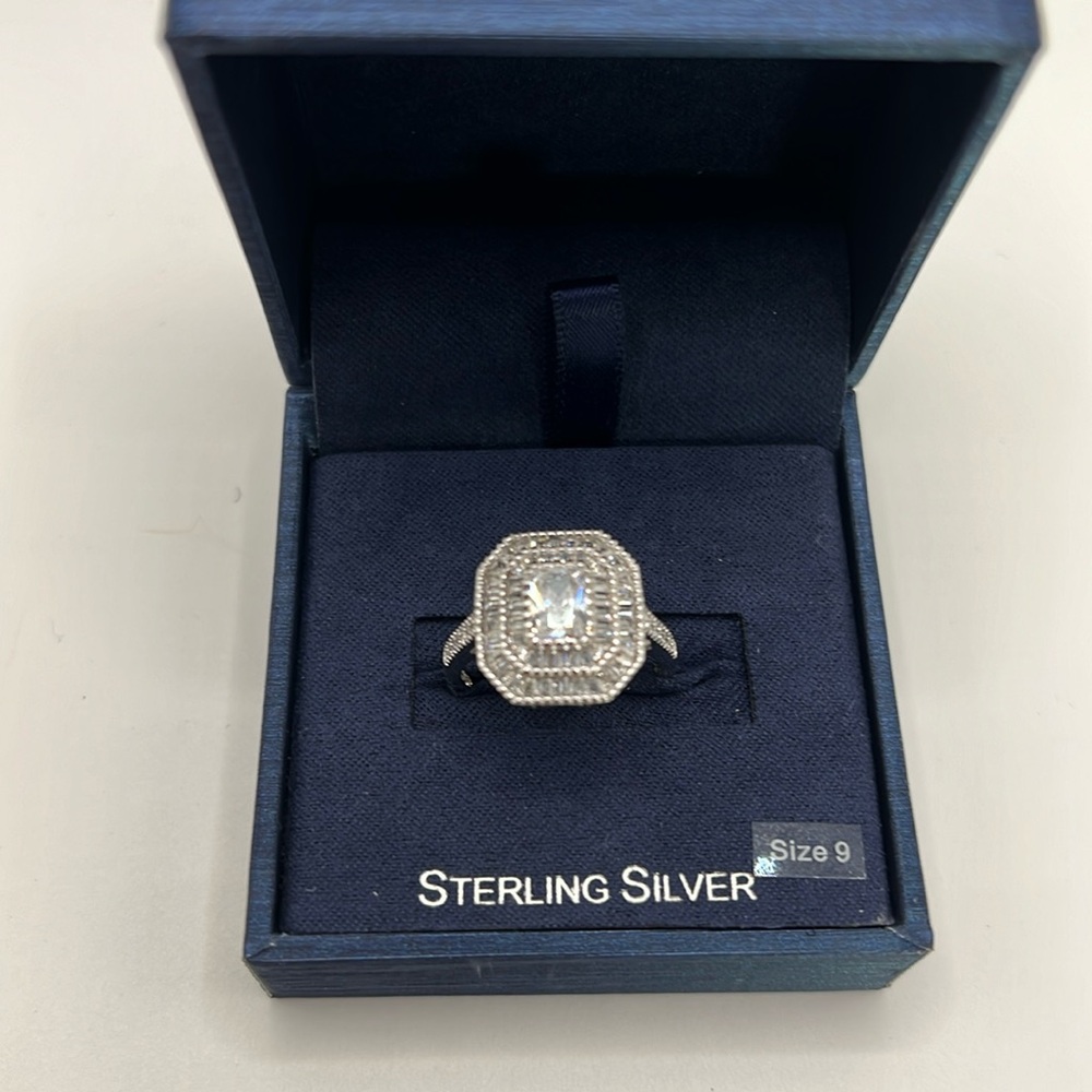 Sterling Silver Ring, size 9 - Picture 3 of 10